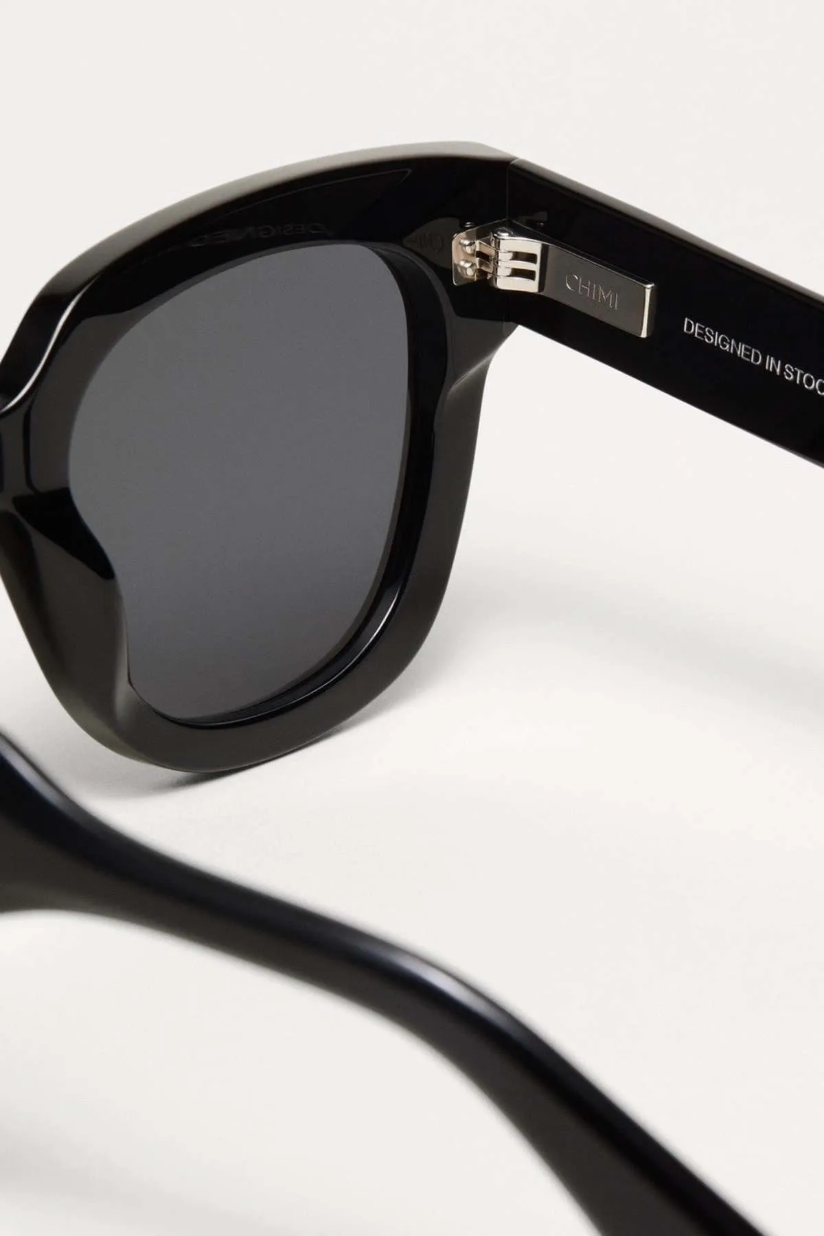 08 Sunglasses - Black