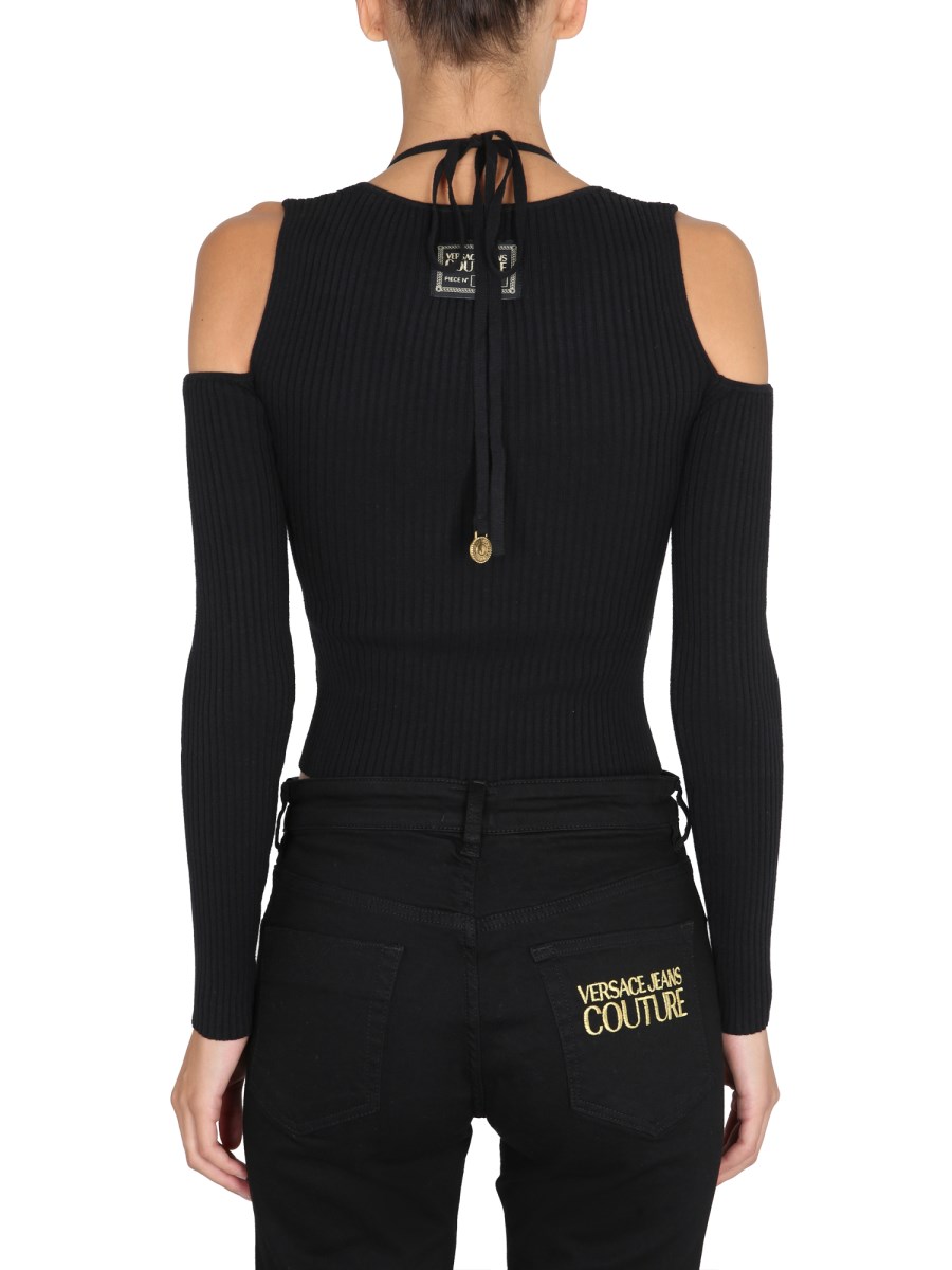 VERSACE JEANS COUTURE      MAGLIA IN COTONE CON SPALLE SCOPERTE