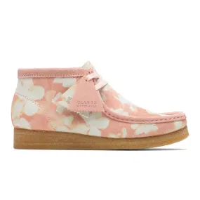 WOMEN'S WALLABEE BOOT PINK FLORAL | Bodega